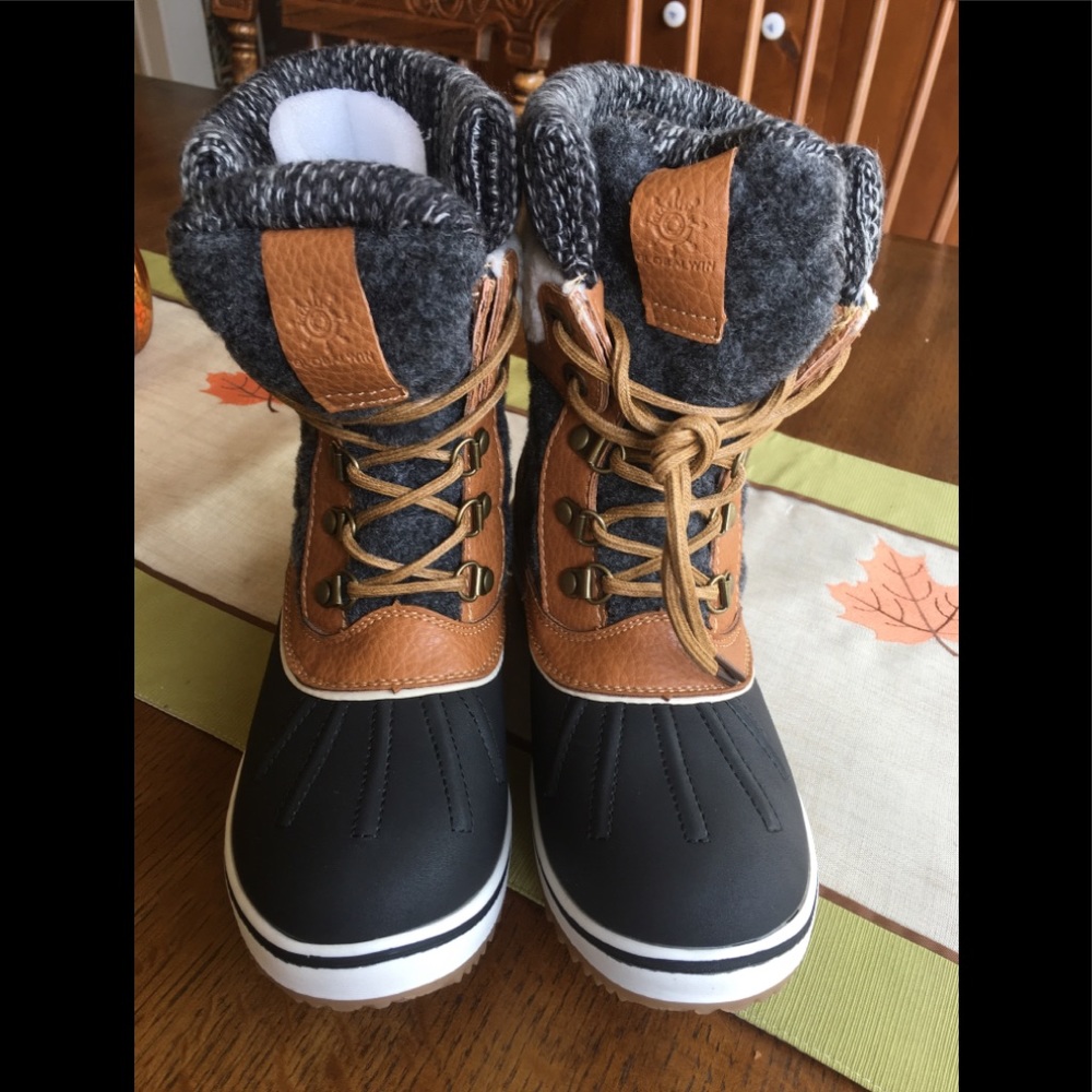NWT Snow Boots